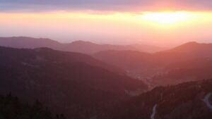 Dieses Bild zeigt eine Webcam-Aufnahme vom Achertal, aufgenommen am Mittwoch, den 15.04.2026 um 20:10 Uhr. Die Temperatur betrug 8.9°C.