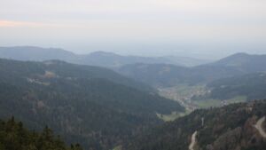 Dieses Bild zeigt eine Webcam-Aufnahme vom Achertal, aufgenommen am Freitag, den 10.04.2026 um 19:00 Uhr. Die Temperatur betrug 6.6°C.