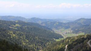 Dieses Bild zeigt eine Webcam-Aufnahme vom Achertal, aufgenommen am Montag, den 20.04.2026 um 13:50 Uhr. Die Temperatur betrug 7.8°C.