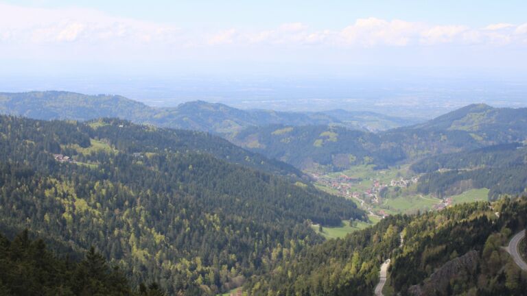 Dieses Bild zeigt eine Webcam-Aufnahme vom Achertal, aufgenommen am Montag, den 20.04.2026 um 13:50 Uhr. Die Temperatur betrug 7.8°C.