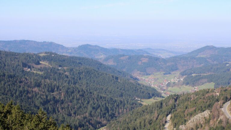 Dieses Bild zeigt eine Webcam-Aufnahme vom Achertal, aufgenommen am Freitag, den 20.03.2026 um 10:10 Uhr. Die Temperatur betrug 6.7°C.