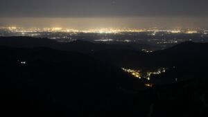 Dieses Bild zeigt eine Webcam-Aufnahme vom Achertal, aufgenommen am Mittwoch, den 22.04.2026 um 23:00 Uhr. Die Temperatur betrug 5.2°C.