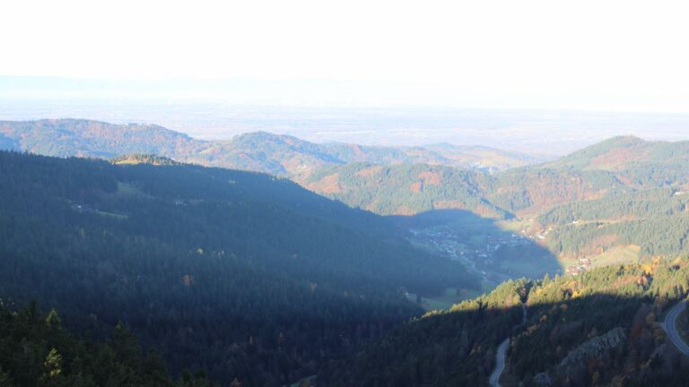 Dieses Bild zeigt eine Webcam-Aufnahme vom Achertal, aufgenommen am Dienstag, den 04.11.2025 um 08:40 Uhr. Die Temperatur betrug 7.5°C.