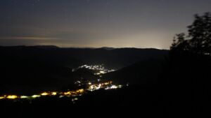 Dieses Bild zeigt eine Webcam-Aufnahme vom Achertal, aufgenommen am Montag, den 20.07.2026 um 03:50 Uhr. Die Temperatur betrug 13.4°C.