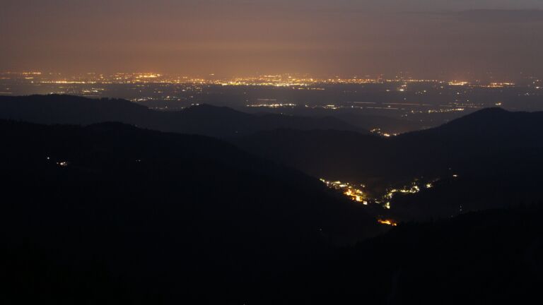 Dieses Bild zeigt eine Webcam-Aufnahme vom Achertal, aufgenommen am Donnerstag, den 12.06.2025 um 23:10 Uhr. Die Temperatur betrug 19.3°C.