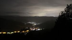 Dieses Bild zeigt eine Webcam-Aufnahme vom Achertal, aufgenommen am Donnerstag, den 11.06.2026 um 03:00 Uhr. Die Temperatur betrug 8.5°C.