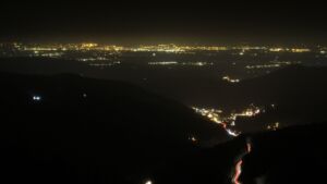 Dieses Bild zeigt eine Webcam-Aufnahme vom Achertal, aufgenommen am Mittwoch, den 24.12.2025 um 20:00 Uhr. Die Temperatur betrug -6.1°C.