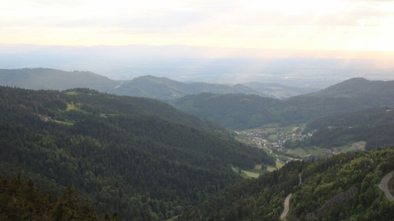 Dieses Bild zeigt eine Webcam-Aufnahme vom Achertal, aufgenommen am Freitag, den 16.05.2025 um 20:10 Uhr. Die Temperatur betrug 10°C.
