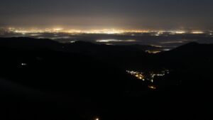 Dieses Bild zeigt eine Webcam-Aufnahme vom Achertal, aufgenommen am Sonntag, den 08.02.2026 um 01:30 Uhr. Die Temperatur betrug 3.4°C.