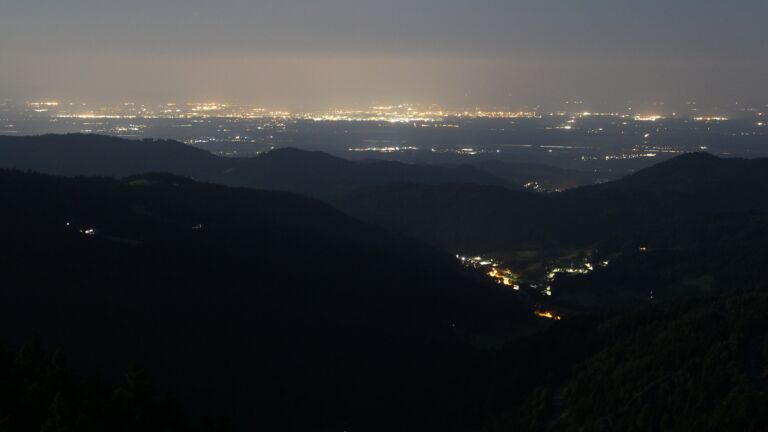 Dieses Bild zeigt eine Webcam-Aufnahme vom Achertal, aufgenommen am Donnerstag, den 12.06.2025 um 03:20 Uhr. Die Temperatur betrug 12.5°C.