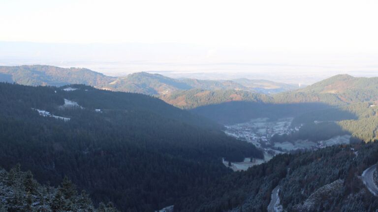 Dieses Bild zeigt eine Webcam-Aufnahme vom Achertal, aufgenommen am Dienstag, den 18.11.2025 um 08:40 Uhr. Die Temperatur betrug -2.7°C.