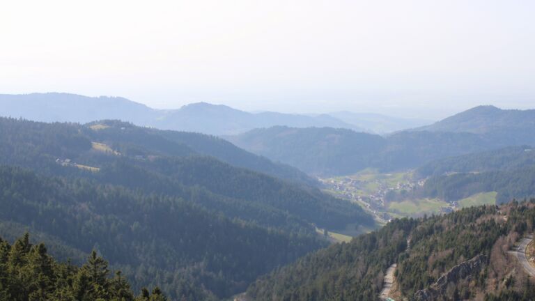 Dieses Bild zeigt eine Webcam-Aufnahme vom Achertal, aufgenommen am Donnerstag, den 05.03.2026 um 15:10 Uhr. Die Temperatur betrug 13.1°C.