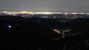 Dieses Bild zeigt eine Webcam-Aufnahme vom Achertal, aufgenommen am Dienstag, den 09.12.2025 um 05:00 Uhr. Die Temperatur betrug 10.4°C.