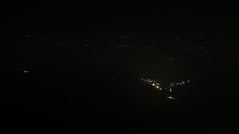 Dieses Bild zeigt eine Webcam-Aufnahme vom Achertal, aufgenommen am Mittwoch, den 15.10.2025 um 23:00 Uhr. Die Temperatur betrug 5.9°C.