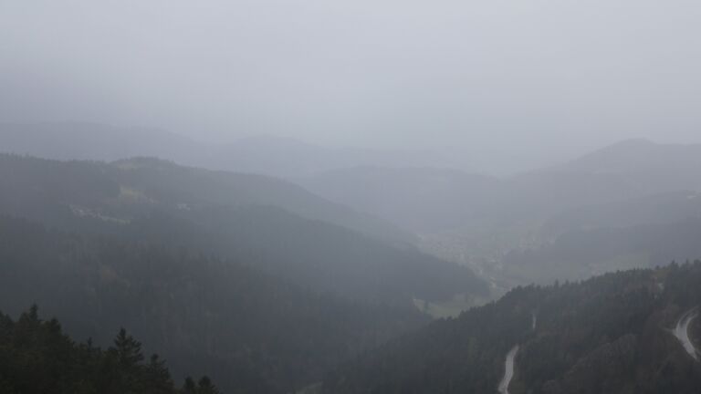 Dieses Bild zeigt eine Webcam-Aufnahme vom Achertal, aufgenommen am Samstag, den 11.04.2026 um 19:30 Uhr. Die Temperatur betrug 10.2°C.