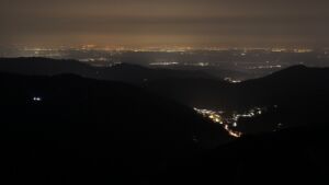 Dieses Bild zeigt eine Webcam-Aufnahme vom Achertal, aufgenommen am Sonntag, den 08.03.2026 um 21:00 Uhr. Die Temperatur betrug 8.2°C.