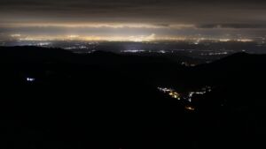 Dieses Bild zeigt eine Webcam-Aufnahme vom Achertal, aufgenommen am Donnerstag, den 27.11.2025 um 03:00 Uhr. Die Temperatur betrug -2.1°C.