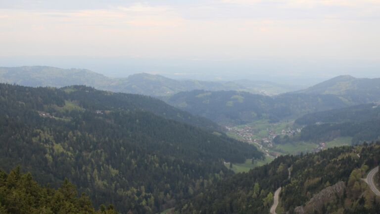 Dieses Bild zeigt eine Webcam-Aufnahme vom Achertal, aufgenommen am Sonntag, den 19.04.2026 um 07:50 Uhr. Die Temperatur betrug 8.4°C.