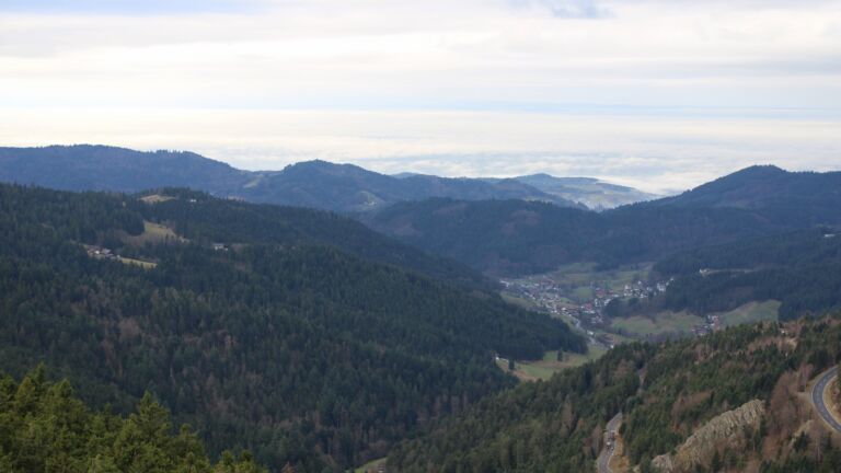 Dieses Bild zeigt eine Webcam-Aufnahme vom Achertal, aufgenommen am Mittwoch, den 17.12.2025 um 11:20 Uhr. Die Temperatur betrug 5.9°C.