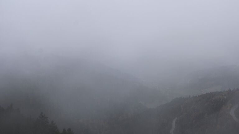 Dieses Bild zeigt eine Webcam-Aufnahme vom Achertal, aufgenommen am Freitag, den 24.10.2025 um 12:30 Uhr. Die Temperatur betrug 0.8°C.