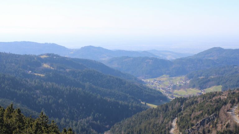 Dieses Bild zeigt eine Webcam-Aufnahme vom Achertal, aufgenommen am Donnerstag, den 26.02.2026 um 14:40 Uhr. Die Temperatur betrug 12.6°C.