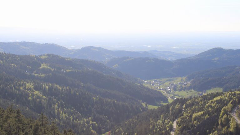 Dieses Bild zeigt eine Webcam-Aufnahme vom Achertal, aufgenommen am Freitag, den 24.04.2026 um 18:20 Uhr. Die Temperatur betrug 14°C.