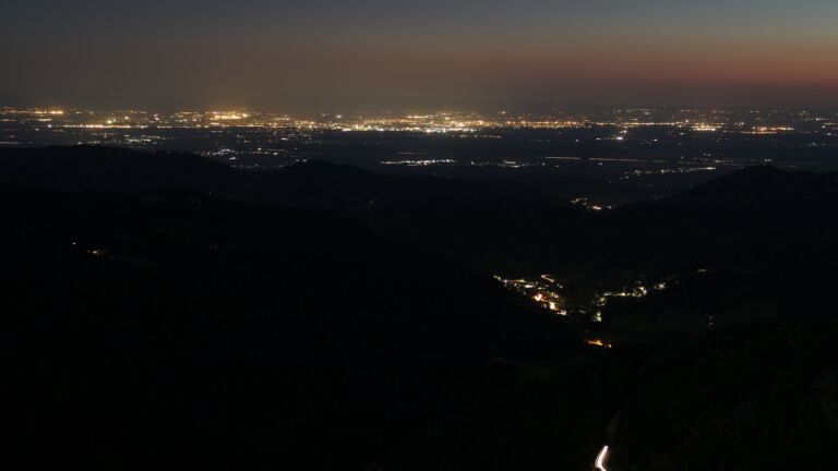Dieses Bild zeigt eine Webcam-Aufnahme vom Achertal, aufgenommen am Freitag, den 09.05.2025 um 22:20 Uhr. Die Temperatur betrug 6.8°C.