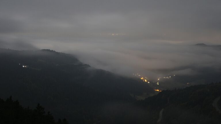 Dieses Bild zeigt eine Webcam-Aufnahme vom Achertal, aufgenommen am Donnerstag, den 09.10.2025 um 03:00 Uhr. Die Temperatur betrug 9.8°C.