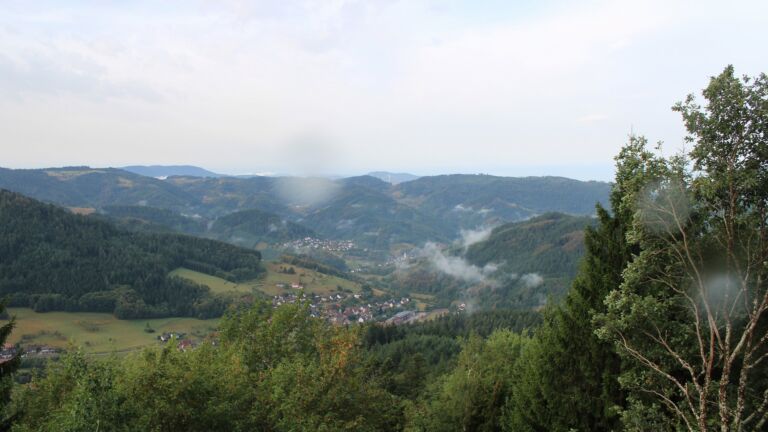 Dieses Bild zeigt eine Webcam-Aufnahme vom Achertal, aufgenommen am Freitag, den 28.08.2026 um 08:20 Uhr. Die Temperatur betrug 18.5°C.