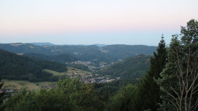 Dieses Bild zeigt eine Webcam-Aufnahme vom Achertal, aufgenommen am Donnerstag, den 13.08.2026 um 06:10 Uhr. Die Temperatur betrug 22.3°C.