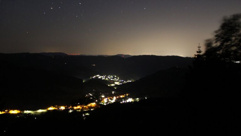 Dieses Bild zeigt eine Webcam-Aufnahme vom Achertal, aufgenommen am Dienstag, den 26.05.2026 um 03:20 Uhr. Die Temperatur betrug 21.3°C.