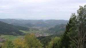 Dieses Bild zeigt eine Webcam-Aufnahme vom Achertal, aufgenommen am Montag, den 26.10.2026 um 13:30 Uhr. Die Temperatur betrug 10.2°C.