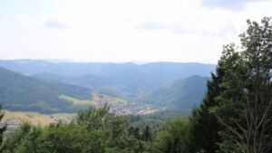 Dieses Bild zeigt eine Webcam-Aufnahme vom Achertal, aufgenommen am Samstag, den 01.08.2026 um 15:50 Uhr. Die Temperatur betrug 28.7°C.