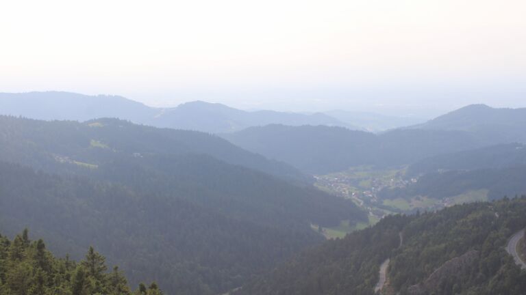Dieses Bild zeigt eine Webcam-Aufnahme vom Achertal, aufgenommen am Samstag, den 16.08.2025 um 17:20 Uhr. Die Temperatur betrug 20.4°C.