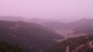 Dieses Bild zeigt eine Webcam-Aufnahme vom Achertal, aufgenommen am Freitag, den 14.11.2025 um 07:20 Uhr. Die Temperatur betrug 17.7°C.