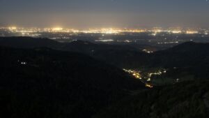 Dieses Bild zeigt eine Webcam-Aufnahme vom Achertal, aufgenommen am Mittwoch, den 29.04.2026 um 22:30 Uhr. Die Temperatur betrug 7.8°C.