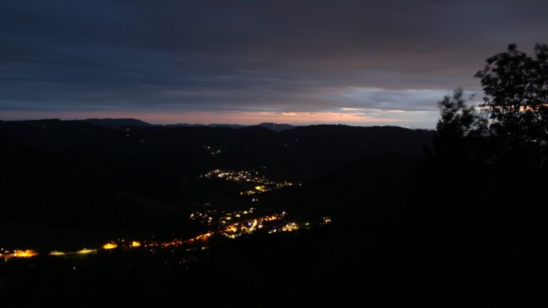 Dieses Bild zeigt eine Webcam-Aufnahme vom Achertal, aufgenommen am Sonntag, den 20.09.2026 um 20:10 Uhr. Die Temperatur betrug 17.1°C.
