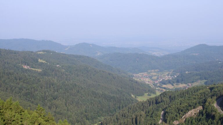 Dieses Bild zeigt eine Webcam-Aufnahme vom Achertal, aufgenommen am Freitag, den 13.06.2025 um 08:30 Uhr. Die Temperatur betrug 24.8°C.