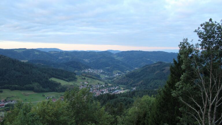 Dieses Bild zeigt eine Webcam-Aufnahme vom Achertal, aufgenommen am Samstag, den 12.09.2026 um 07:20 Uhr. Die Temperatur betrug 15.2°C.