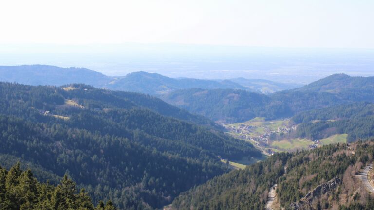 Dieses Bild zeigt eine Webcam-Aufnahme vom Achertal, aufgenommen am Freitag, den 27.02.2026 um 14:30 Uhr. Die Temperatur betrug 15.4°C.