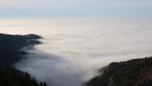 Dieses Bild zeigt eine Webcam-Aufnahme vom Achertal, aufgenommen am Montag, den 22.12.2025 um 14:50 Uhr. Die Temperatur betrug 7.4°C.