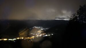 Dieses Bild zeigt eine Webcam-Aufnahme vom Achertal, aufgenommen am Dienstag, den 02.06.2026 um 23:50 Uhr. Die Temperatur betrug 11.5°C.