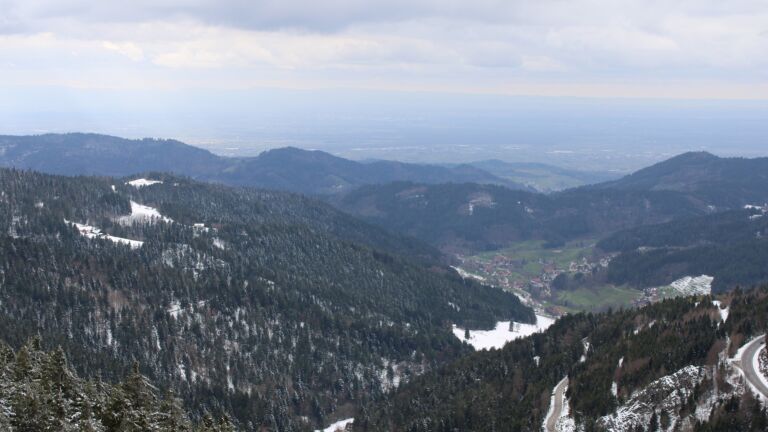 Dieses Bild zeigt eine Webcam-Aufnahme vom Achertal, aufgenommen am Sonntag, den 29.03.2026 um 15:50 Uhr. Die Temperatur betrug 3.2°C.