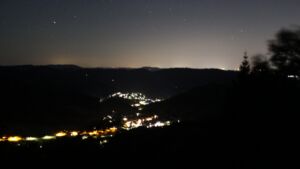 Dieses Bild zeigt eine Webcam-Aufnahme vom Achertal, aufgenommen am Freitag, den 14.08.2026 um 04:30 Uhr. Die Temperatur betrug 25.4°C.
