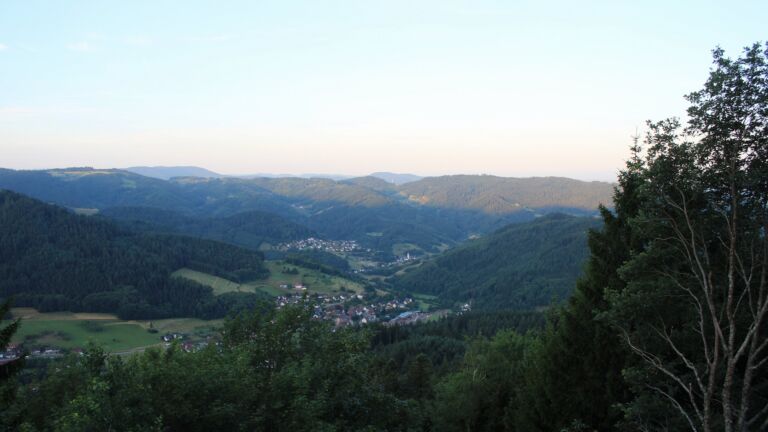 Dieses Bild zeigt eine Webcam-Aufnahme vom Achertal, aufgenommen am Montag, den 06.07.2026 um 06:10 Uhr. Die Temperatur betrug 15.1°C.