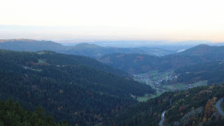 Dieses Bild zeigt eine Webcam-Aufnahme vom Achertal, aufgenommen am Mittwoch, den 29.10.2025 um 07:30 Uhr. Die Temperatur betrug 5.8°C.