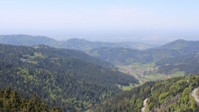 Dieses Bild zeigt eine Webcam-Aufnahme vom Achertal, aufgenommen am Mittwoch, den 29.04.2026 um 13:40 Uhr. Die Temperatur betrug 12.9°C.