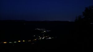Dieses Bild zeigt eine Webcam-Aufnahme vom Achertal, aufgenommen am Sonntag, den 12.07.2026 um 04:10 Uhr. Die Temperatur betrug 19.2°C.