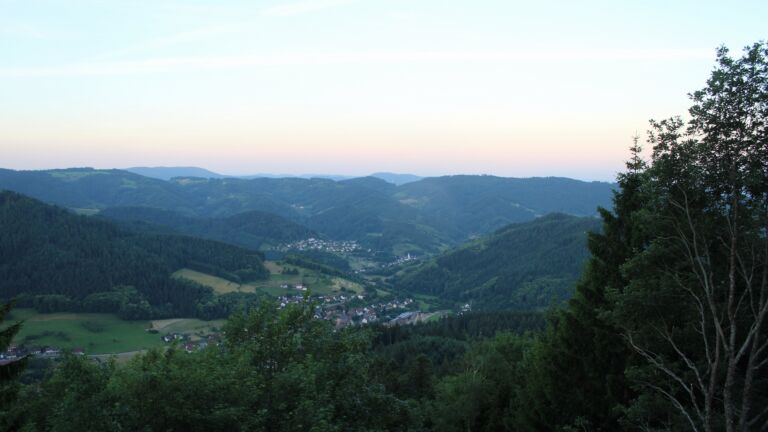 Dieses Bild zeigt eine Webcam-Aufnahme vom Achertal, aufgenommen am Donnerstag, den 18.06.2026 um 05:40 Uhr. Die Temperatur betrug 21.5°C.