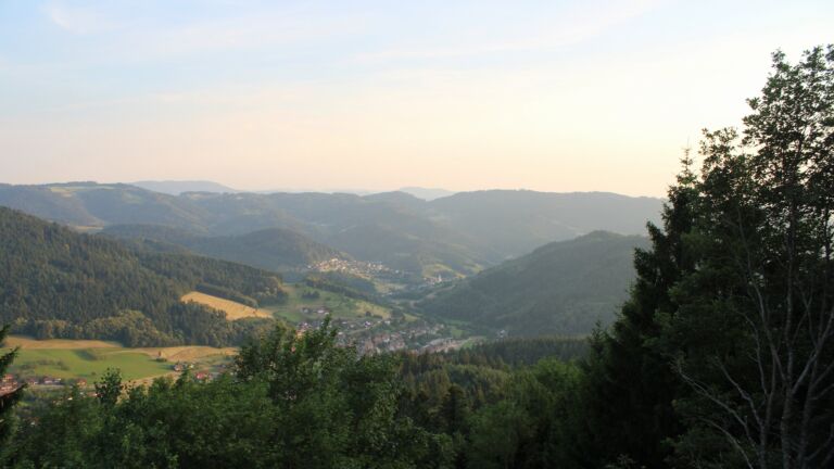 Dieses Bild zeigt eine Webcam-Aufnahme vom Achertal, aufgenommen am Samstag, den 27.06.2026 um 20:40 Uhr. Die Temperatur betrug 34.4°C.